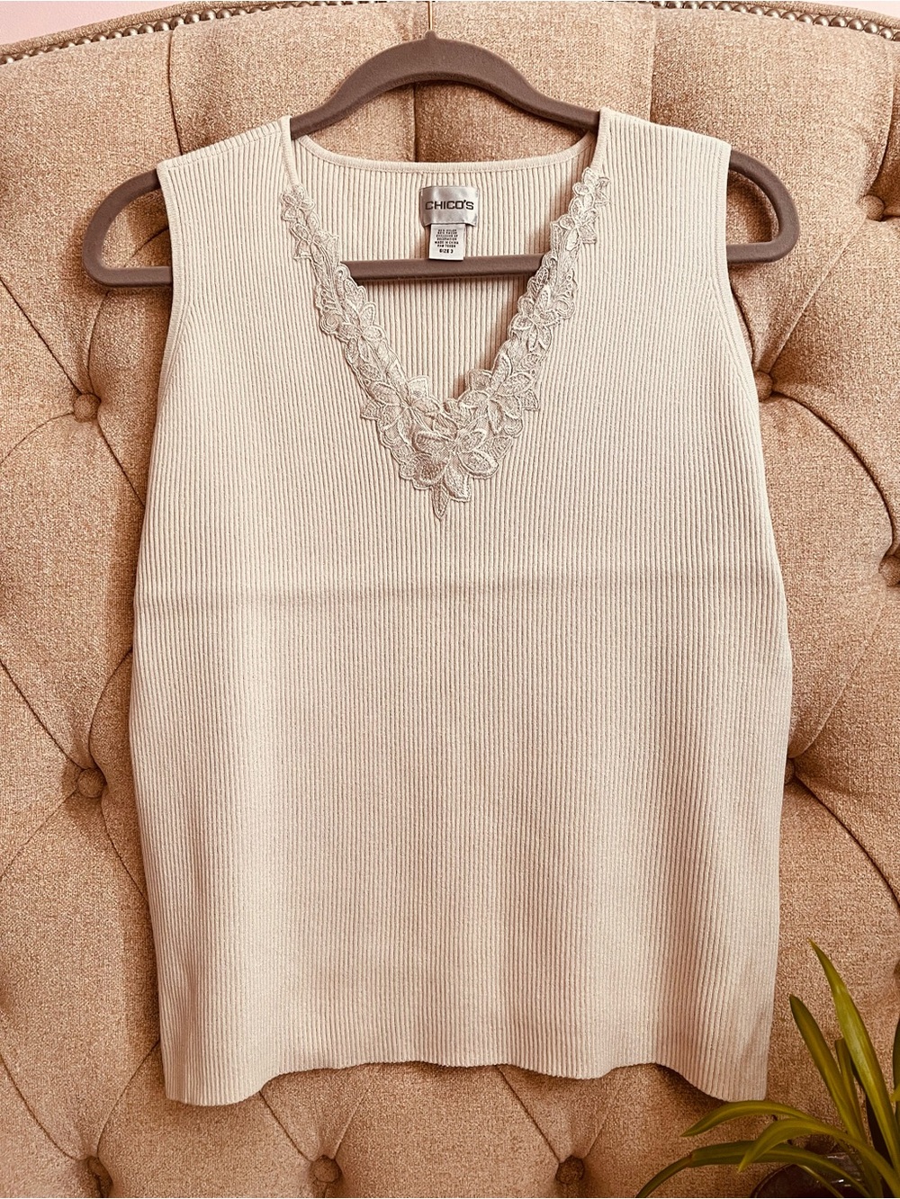 Chico’s embellished ecru knit ribbed v-neck tank top size  3 size XL